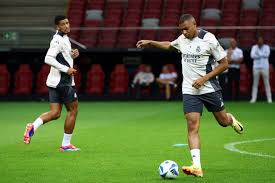 开云体育:校园沸腾了!南京小学生零距离接触体育明星巩立姣、谢震业_....